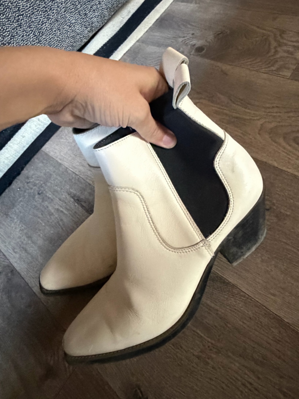 Everlane 8.5 Cream Chelsea Ankle Boots with Black Elastic Panels